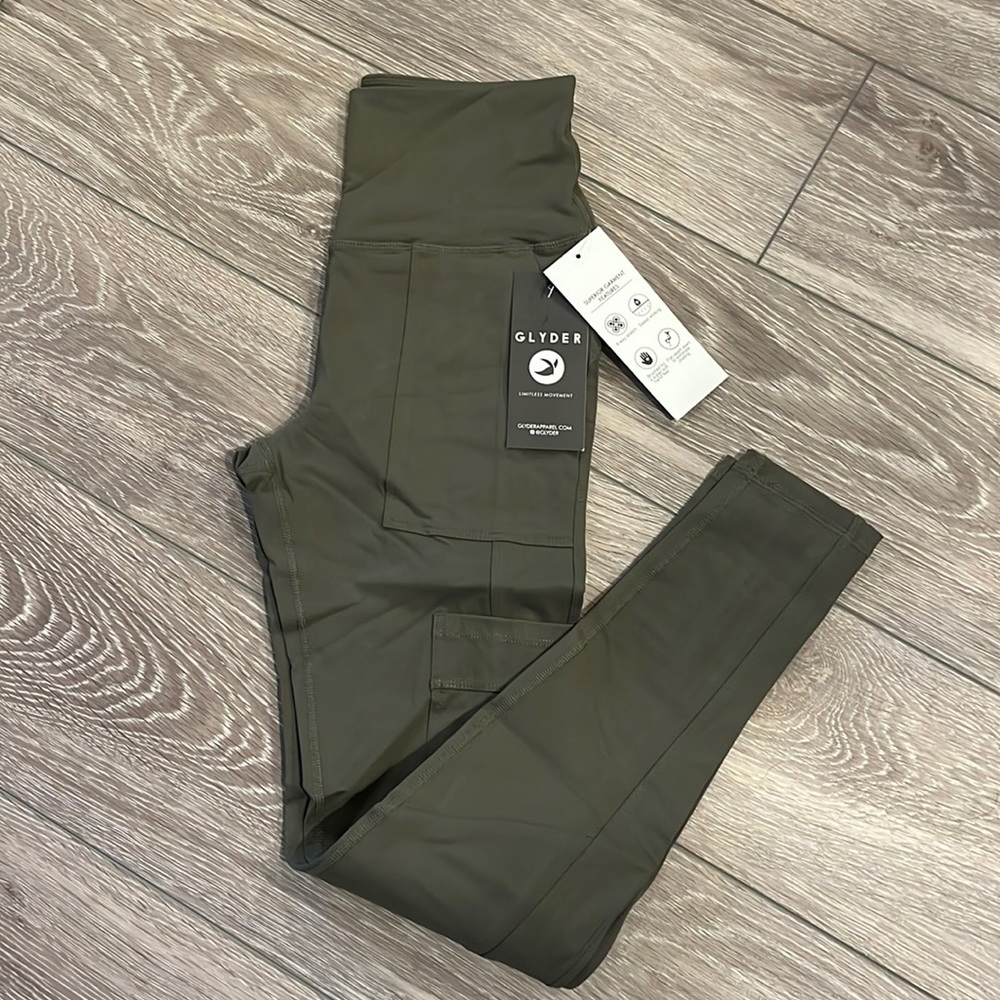 NWT Glyder Cargo Leggings in Moss